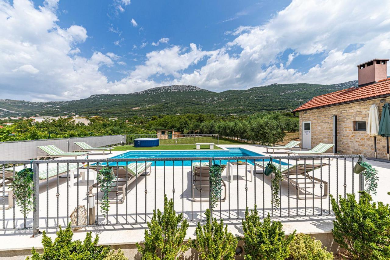 Home Away From Home With Outdoor Pool, Botanical Garden And A Beautiful Sea View Kaštela Exterior foto