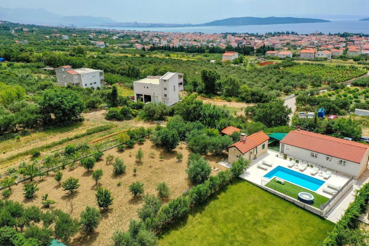 Home Away From Home With Outdoor Pool, Botanical Garden And A Beautiful Sea View Kaštela Exterior foto